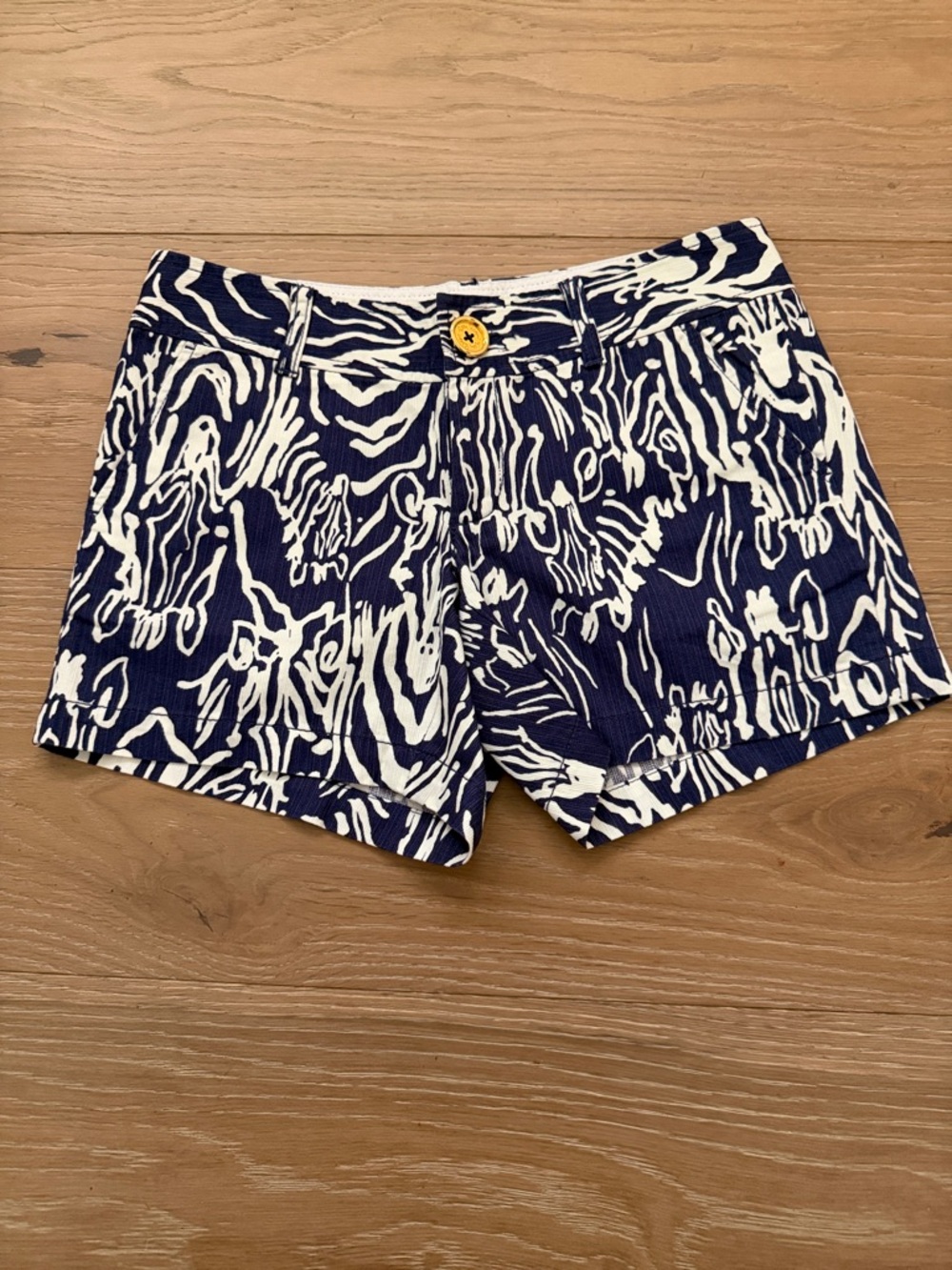 Lilly Pulitzer short 0